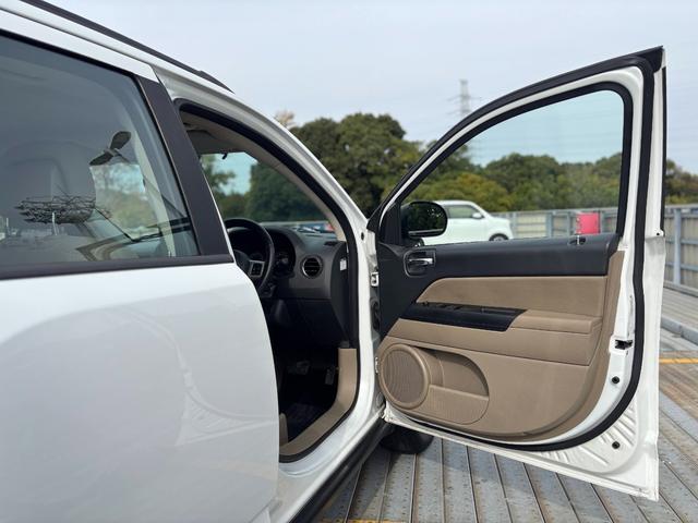 ジープ・コンパス アルティテュード　スポーツ　ナビエディション　純正１７インチＡＷ／Ｂｌｕｅｔｏｏｔｈ／カロッツェリアナビ／サイドカメラ／ルーフレール／クルコン／フォグ（26枚目）