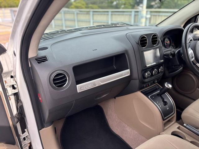 ジープ・コンパス アルティテュード　スポーツ　ナビエディション　純正１７インチＡＷ／Ｂｌｕｅｔｏｏｔｈ／カロッツェリアナビ／サイドカメラ／ルーフレール／クルコン／フォグ（27枚目）