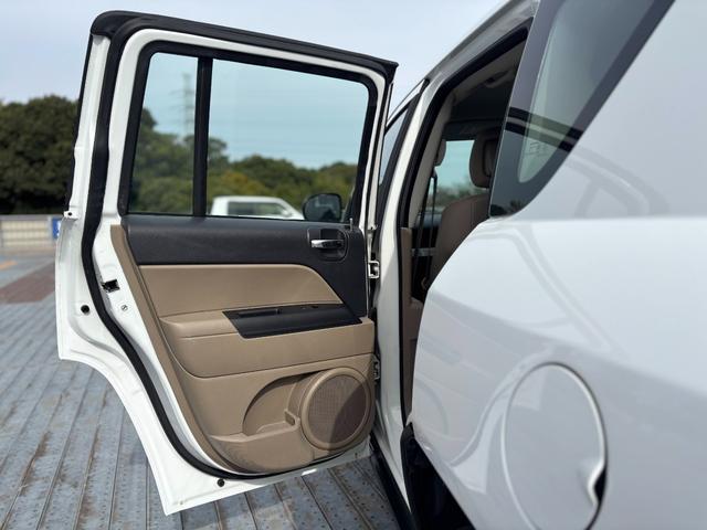 ジープ・コンパス アルティテュード　スポーツ　ナビエディション　純正１７インチＡＷ／Ｂｌｕｅｔｏｏｔｈ／カロッツェリアナビ／サイドカメラ／ルーフレール／クルコン／フォグ（32枚目）