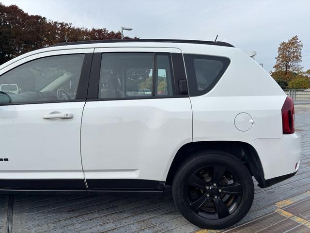 ジープ・コンパス アルティテュード　スポーツ　ナビエディション　純正１７インチＡＷ／Ｂｌｕｅｔｏｏｔｈ／カロッツェリアナビ／サイドカメラ／ルーフレール／クルコン／フォグ（40枚目）