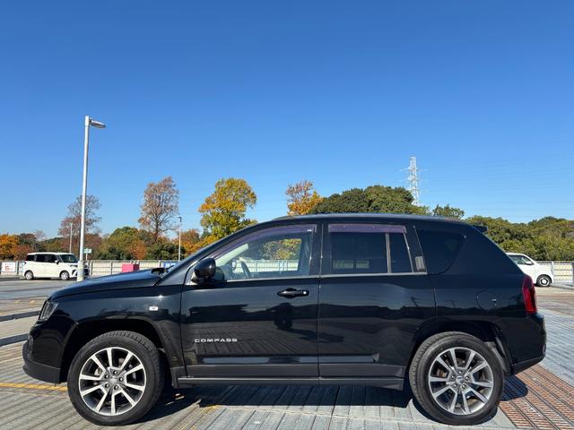 ジープ・コンパス リミテッド　４ＷＤ／１８インチアルミＡＷ／サンルーフ／レザーシート／Ｄ席パワーシート／シートヒーター／サイドカメラ／ドラレコ／クルコン／ＥＴＣ（9枚目）