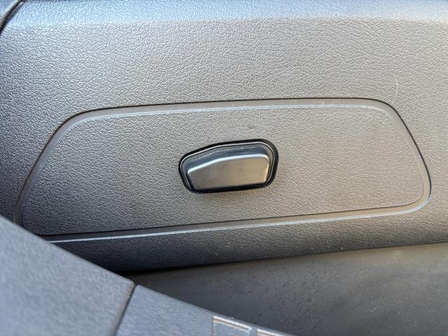 ジープ・コンパス リミテッド　４ＷＤ／１８インチアルミＡＷ／サンルーフ／レザーシート／Ｄ席パワーシート／シートヒーター／サイドカメラ／ドラレコ／クルコン／ＥＴＣ（14枚目）