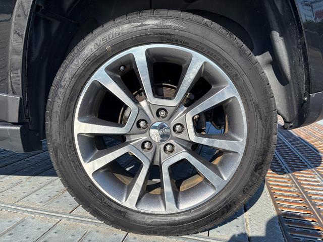 ジープ・コンパス リミテッド　４ＷＤ／１８インチアルミＡＷ／サンルーフ／レザーシート／Ｄ席パワーシート／シートヒーター／サイドカメラ／ドラレコ／クルコン／ＥＴＣ（24枚目）