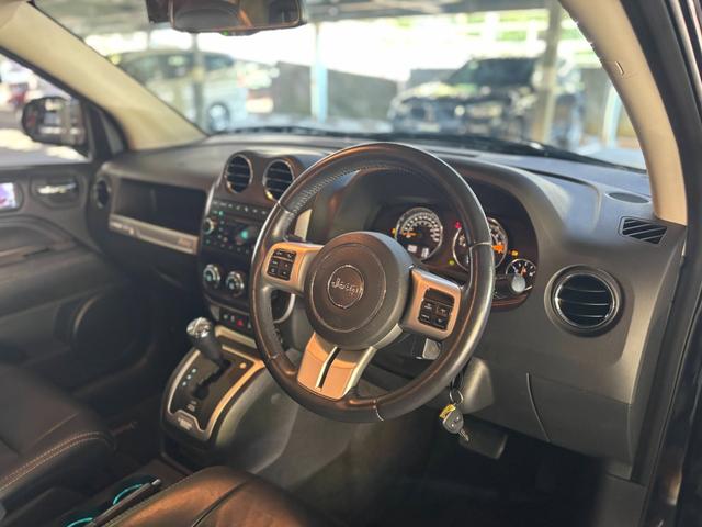 ジープ・コンパス リミテッド　４ＷＤ／１８インチアルミＡＷ／サンルーフ／レザーシート／Ｄ席パワーシート／シートヒーター／サイドカメラ／ドラレコ／クルコン／ＥＴＣ（47枚目）