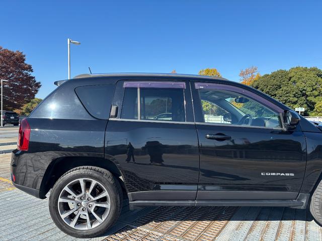 ジープ・コンパス リミテッド　４ＷＤ／１８インチアルミＡＷ／サンルーフ／レザーシート／Ｄ席パワーシート／シートヒーター／サイドカメラ／ドラレコ／クルコン／ＥＴＣ（78枚目）