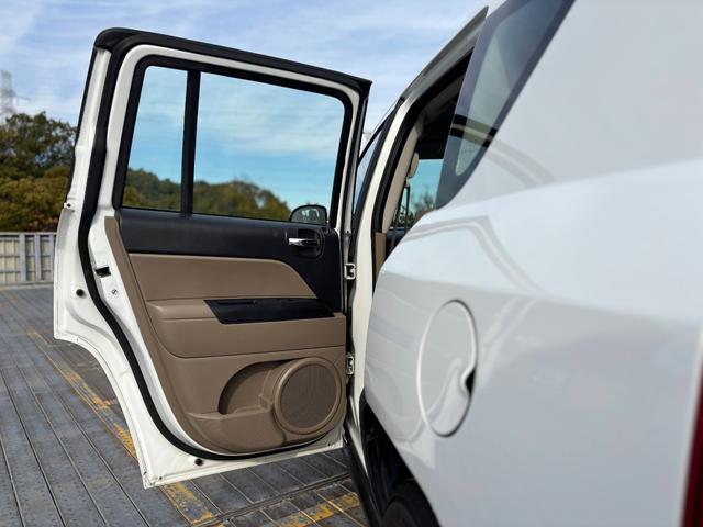 ジープ・コンパス リミテッドクローム 純正17インチAW/社外ナビ/フルフラットシート/バックカメラ/サイドカメラ/TV/ルーフレール/フォグ/記録簿/ETC(26枚目)