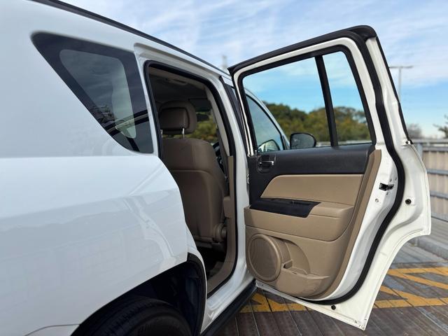 ジープ・コンパス リミテッドクローム 純正17インチAW/社外ナビ/フルフラットシート/バックカメラ/サイドカメラ/TV/ルーフレール/フォグ/記録簿/ETC(34枚目)