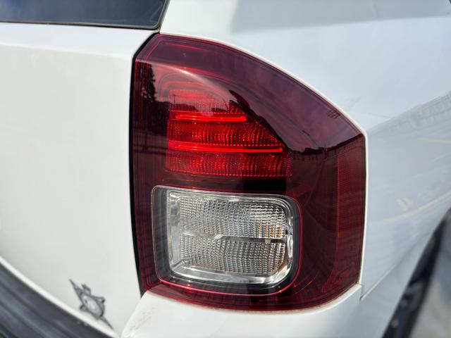 ジープ・コンパス リミテッドクローム 純正17インチAW/社外ナビ/フルフラットシート/バックカメラ/サイドカメラ/TV/ルーフレール/フォグ/記録簿/ETC(41枚目)