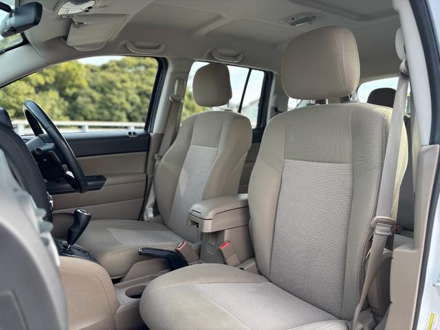 ジープ・コンパス リミテッドクローム 純正17インチAW/社外ナビ/フルフラットシート/バックカメラ/サイドカメラ/TV/ルーフレール/フォグ/記録簿/ETC(42枚目)