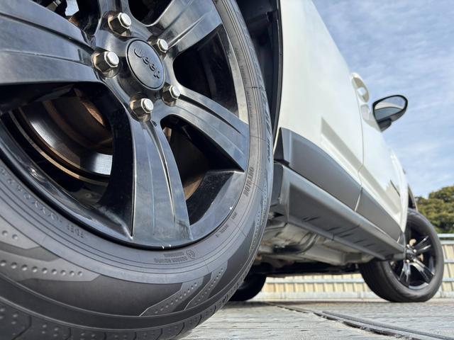 ジープ・コンパス リミテッドクローム 純正17インチAW/社外ナビ/フルフラットシート/バックカメラ/サイドカメラ/TV/ルーフレール/フォグ/記録簿/ETC(43枚目)