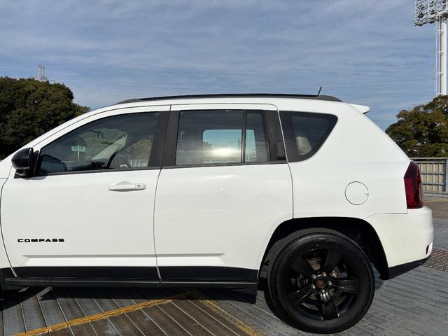 ジープ・コンパス リミテッドクローム 純正17インチAW/社外ナビ/フルフラットシート/バックカメラ/サイドカメラ/TV/ルーフレール/フォグ/記録簿/ETC(49枚目)