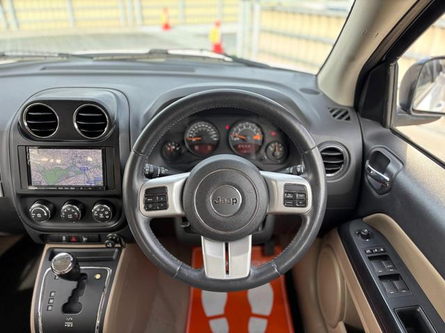 ジープ・コンパス リミテッドクローム 純正17インチAW/社外ナビ/フルフラットシート/バックカメラ/サイドカメラ/TV/ルーフレール/フォグ/記録簿/ETC(68枚目)