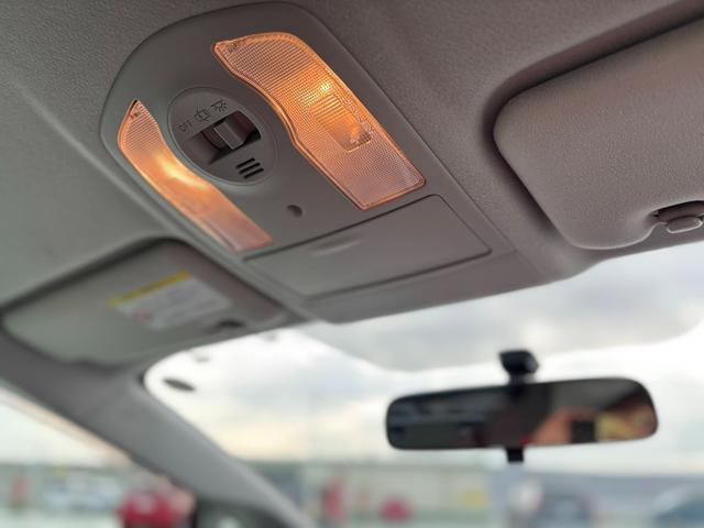 プリウス Ｓツーリングセレクション　社外１７インチＡＷ／Ｂｌｕｅｔｏｏｔｈ／ＴＶ／バックカメラ／フルフラットシート／フォグ／ＥＴＣ（10枚目）