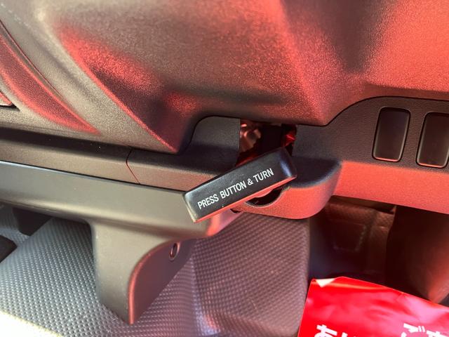 ハイエースバン DX 委託販売 キャンピング AC100V電源 組み立てベッド 令和5年14万キロ時タイミングベルト交換済み ナビ ETC ドライブレコーダー エアバック ABS パワーステアリング(19枚目)