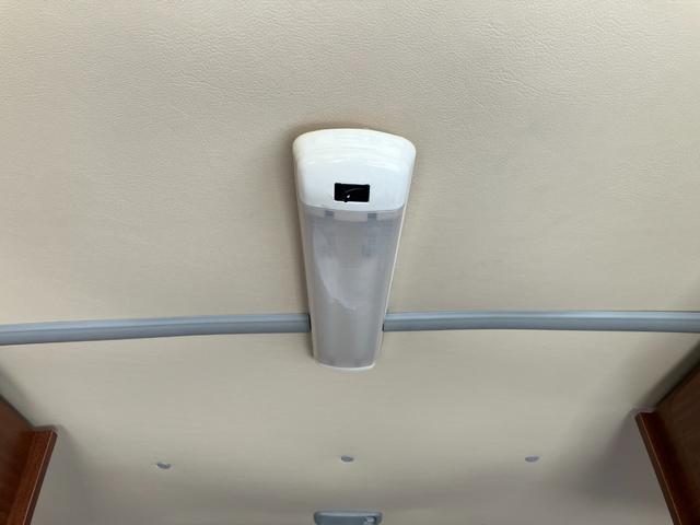 ハイエースバン DX 委託販売 キャンピング AC100V電源 組み立てベッド 令和5年14万キロ時タイミングベルト交換済み ナビ ETC ドライブレコーダー エアバック ABS パワーステアリング(49枚目)