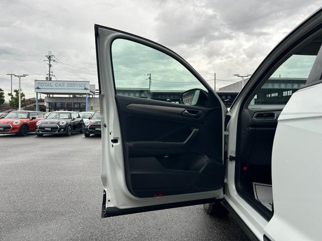 Ｔ－ロック ＴＤＩ　スタイルデザインパッケージ　純正ナビ／フルセグＴＶ／バックモニター／ＡｐｐｌｅＣａｒｐｌａｙ／ａｎｄｒｏｉｄ　ａｕｔｏ／アダプティブクルーズコントロール／デジタルメーター／スマートキー／プッシュスタート／ＬＥＤ（50枚目）