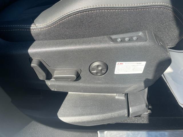 3008 GT ブルーHDi ブラックパック サンルーフ ファーストクラスPKG ハーフレザー パワーシート シートヒーター 純正ディスプレイオーディオ 360°カメラACC BSM LKA ワイヤレスチャージ アンビエントライト ETC(7枚目)