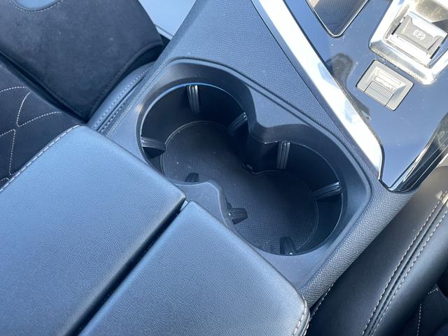 3008 GT ブルーHDi ブラックパック サンルーフ ファーストクラスPKG ハーフレザー パワーシート シートヒーター 純正ディスプレイオーディオ 360°カメラACC BSM LKA ワイヤレスチャージ アンビエントライト ETC(28枚目)