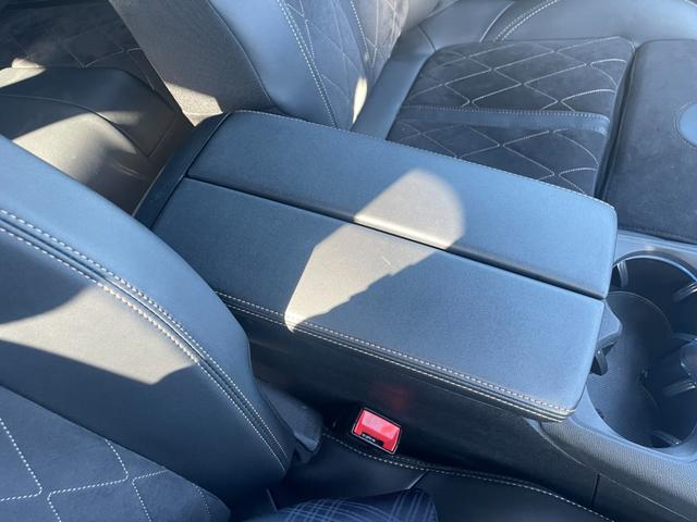 3008 GT ブルーHDi ブラックパック サンルーフ ファーストクラスPKG ハーフレザー パワーシート シートヒーター 純正ディスプレイオーディオ 360°カメラACC BSM LKA ワイヤレスチャージ アンビエントライト ETC(29枚目)