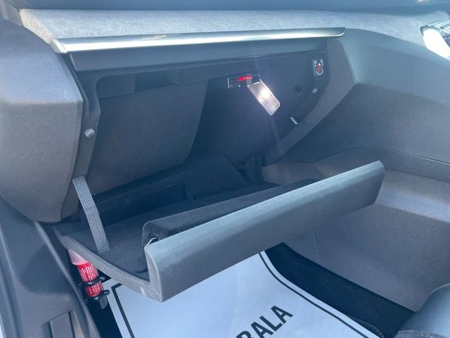 3008 GT ブルーHDi ブラックパック サンルーフ ファーストクラスPKG ハーフレザー パワーシート シートヒーター 純正ディスプレイオーディオ 360°カメラACC BSM LKA ワイヤレスチャージ アンビエントライト ETC(36枚目)