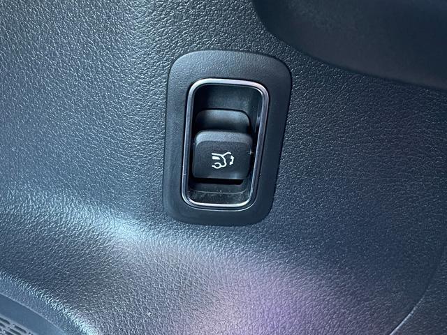 GLB GLB200d 4マチック AMGライン サンルーフ AMGライン ハーフレザー メモリ付きパワーシート レーダーセーフティPKG ACC BSM 360°カメラ アンビエントライト 純正ナビ BT/DTV/CarPlay ワイヤレスチャージ(34枚目)