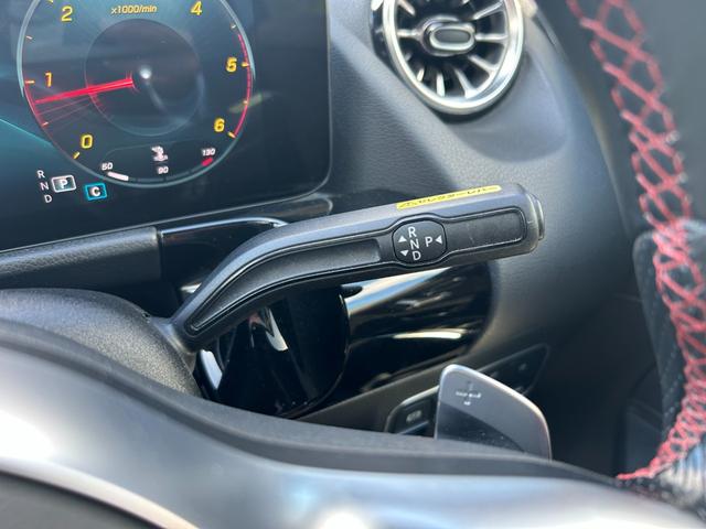 ＧＬＡクラス ＧＬＡ２００ｄ　４マチック　ＡＭＧライン　ワンオーナー／パノラマスライディングルーフ／ナビゲーションパッケージ／レーダーセーフティパッケージ／純正ナビ／地デジ／Ｂｌｕｅｔｏｏｔｈ／ワイヤレス充電／全方位カメラ／黒半革／パワーシート（12枚目）