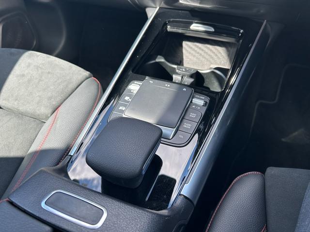 ＧＬＡクラス ＧＬＡ２００ｄ　４マチック　ＡＭＧライン　ワンオーナー／パノラマスライディングルーフ／ナビゲーションパッケージ／レーダーセーフティパッケージ／純正ナビ／地デジ／Ｂｌｕｅｔｏｏｔｈ／ワイヤレス充電／全方位カメラ／黒半革／パワーシート（21枚目）