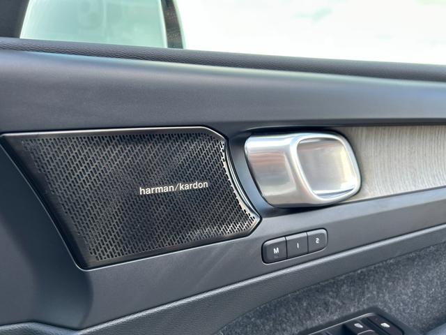XC40 T4 AWD インスクリプション harman/kardonサラウンド/赤本革シート/シートヒーター/ステアリングヒーター/純正HDDナビ/USB/Bluetooth/フルセグTV/360°カメラ/LEDヘッドライト(8枚目)