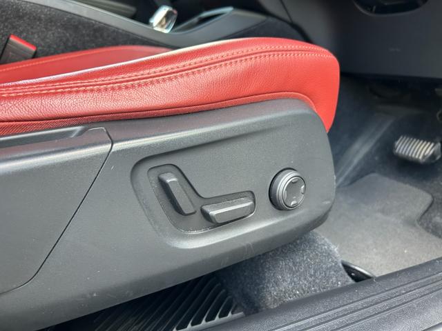 XC40 T4 AWD インスクリプション harman/kardonサラウンド/赤本革シート/シートヒーター/ステアリングヒーター/純正HDDナビ/USB/Bluetooth/フルセグTV/360°カメラ/LEDヘッドライト(9枚目)