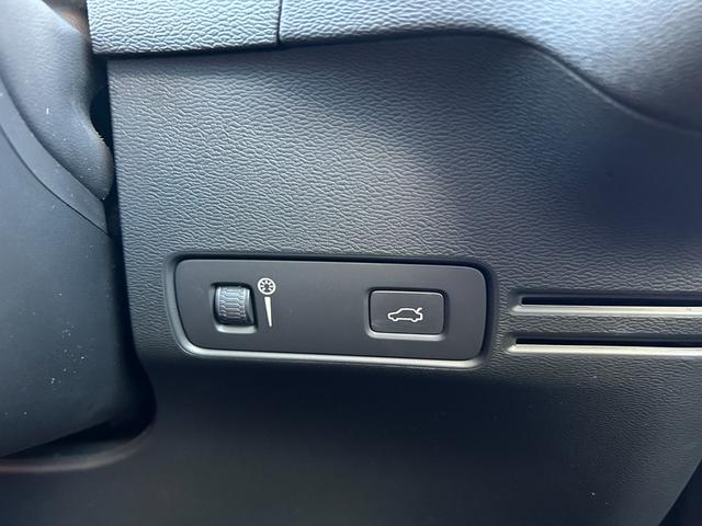 XC40 T4 AWD インスクリプション harman/kardonサラウンド/赤本革シート/シートヒーター/ステアリングヒーター/純正HDDナビ/USB/Bluetooth/フルセグTV/360°カメラ/LEDヘッドライト(19枚目)