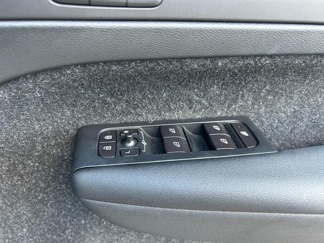 XC40 T4 AWD インスクリプション harman/kardonサラウンド/赤本革シート/シートヒーター/ステアリングヒーター/純正HDDナビ/USB/Bluetooth/フルセグTV/360°カメラ/LEDヘッドライト(20枚目)