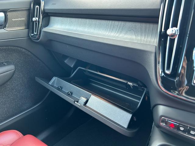 XC40 T4 AWD インスクリプション harman/kardonサラウンド/赤本革シート/シートヒーター/ステアリングヒーター/純正HDDナビ/USB/Bluetooth/フルセグTV/360°カメラ/LEDヘッドライト(29枚目)