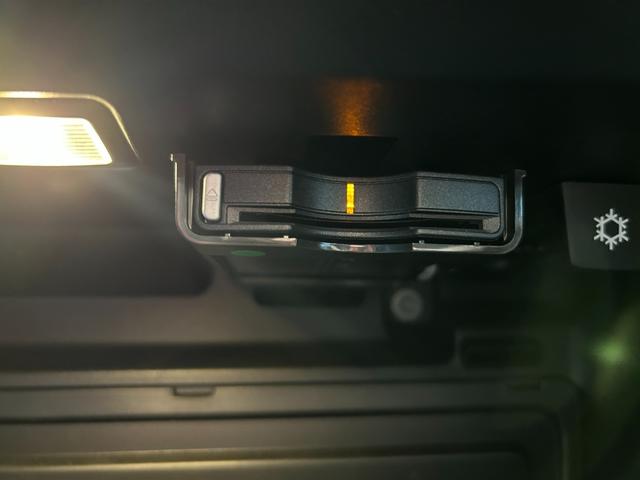 XC40 T4 AWD インスクリプション harman/kardonサラウンド/赤本革シート/シートヒーター/ステアリングヒーター/純正HDDナビ/USB/Bluetooth/フルセグTV/360°カメラ/LEDヘッドライト(30枚目)