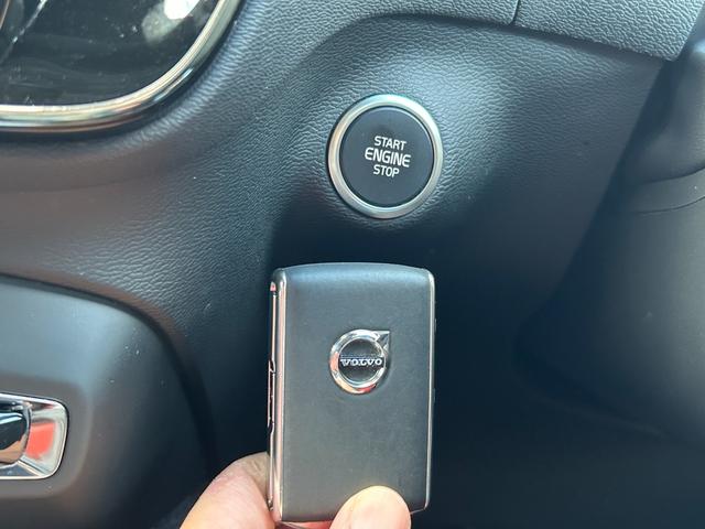 XC40 T4 AWD インスクリプション harman/kardonサラウンド/赤本革シート/シートヒーター/ステアリングヒーター/純正HDDナビ/USB/Bluetooth/フルセグTV/360°カメラ/LEDヘッドライト(31枚目)