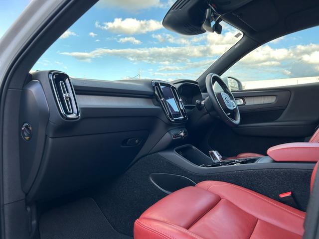 XC40 T4 AWD インスクリプション harman/kardonサラウンド/赤本革シート/シートヒーター/ステアリングヒーター/純正HDDナビ/USB/Bluetooth/フルセグTV/360°カメラ/LEDヘッドライト(39枚目)