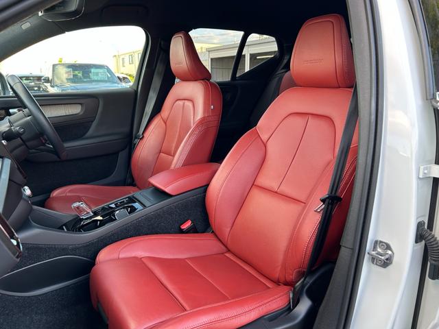 XC40 T4 AWD インスクリプション harman/kardonサラウンド/赤本革シート/シートヒーター/ステアリングヒーター/純正HDDナビ/USB/Bluetooth/フルセグTV/360°カメラ/LEDヘッドライト(40枚目)