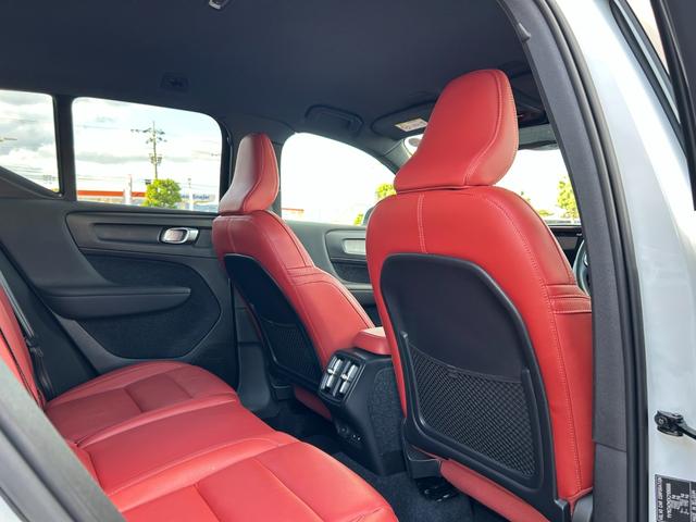 XC40 T4 AWD インスクリプション harman/kardonサラウンド/赤本革シート/シートヒーター/ステアリングヒーター/純正HDDナビ/USB/Bluetooth/フルセグTV/360°カメラ/LEDヘッドライト(41枚目)