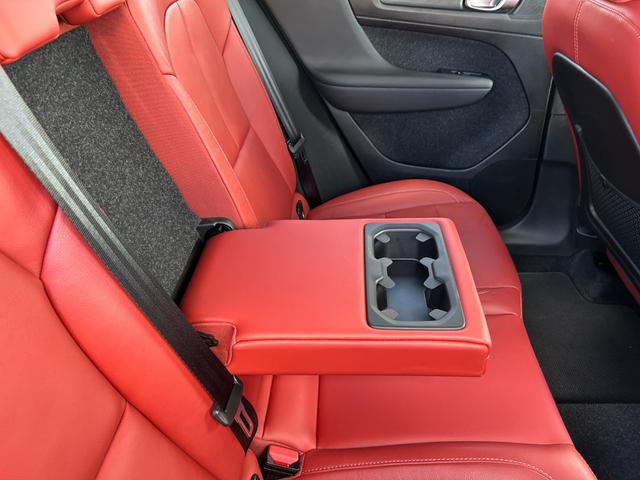 XC40 T4 AWD インスクリプション harman/kardonサラウンド/赤本革シート/シートヒーター/ステアリングヒーター/純正HDDナビ/USB/Bluetooth/フルセグTV/360°カメラ/LEDヘッドライト(43枚目)