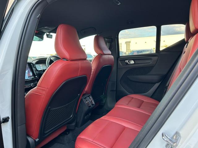 XC40 T4 AWD インスクリプション harman/kardonサラウンド/赤本革シート/シートヒーター/ステアリングヒーター/純正HDDナビ/USB/Bluetooth/フルセグTV/360°カメラ/LEDヘッドライト(44枚目)