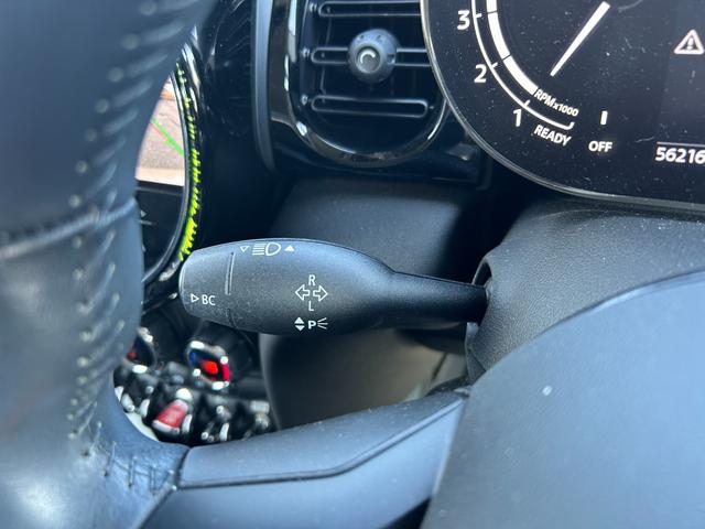 ＭＩＮＩ クーパー　クラシック・トリム　ワンオーナー／クラシックトリム／衝突軽減ブレーキ車線逸脱警告／ディスプレイオーディオ／ＭＩＮＩ　Ａｐｐ対応　ＣａｒＰｌａｙ　Ｂｌｕｅｔｏｏｔｈ／バックカメラ／ＭＩＮＩドライビングＭＯＤＥ／ＥＴＣ（13枚目）