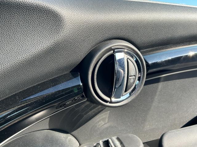 ＭＩＮＩ クーパー　クラシック・トリム　ワンオーナー／クラシックトリム／衝突軽減ブレーキ車線逸脱警告／ディスプレイオーディオ／ＭＩＮＩ　Ａｐｐ対応　ＣａｒＰｌａｙ　Ｂｌｕｅｔｏｏｔｈ／バックカメラ／ＭＩＮＩドライビングＭＯＤＥ／ＥＴＣ（22枚目）