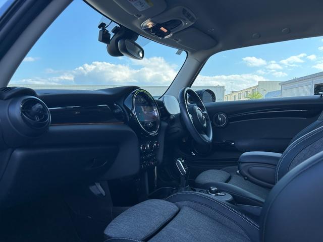 ＭＩＮＩ クーパー　クラシック・トリム　ワンオーナー／クラシックトリム／衝突軽減ブレーキ車線逸脱警告／ディスプレイオーディオ／ＭＩＮＩ　Ａｐｐ対応　ＣａｒＰｌａｙ　Ｂｌｕｅｔｏｏｔｈ／バックカメラ／ＭＩＮＩドライビングＭＯＤＥ／ＥＴＣ（37枚目）