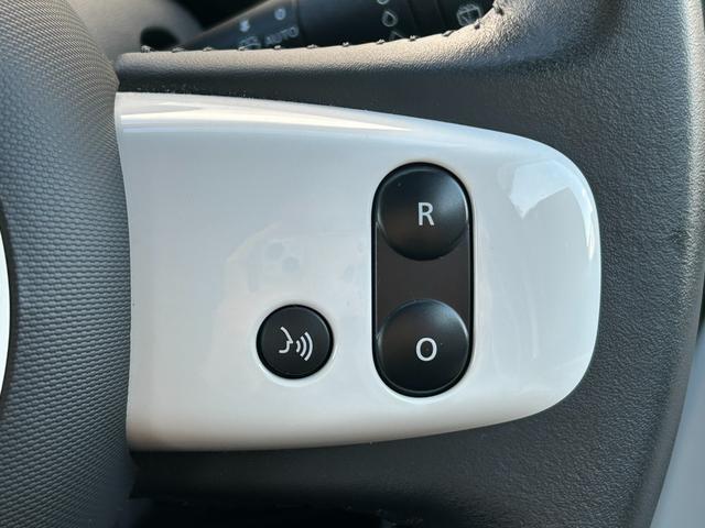 トゥインゴ ＥＤＣ　ＥＴＣ　ドライブレコーダー　バックカメラ　ＢＴオーディオ　スマートフォンミラーリング　クルーズコントロール　パーキングアシスト　レーンキープアシスト　フロアマット　純正ドアバイザー　純正アルミ（7枚目）