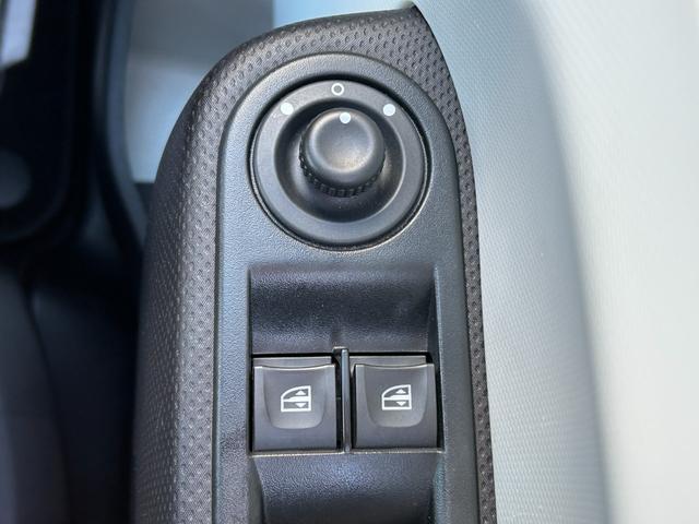 トゥインゴ ＥＤＣ　ＥＴＣ　ドライブレコーダー　バックカメラ　ＢＴオーディオ　スマートフォンミラーリング　クルーズコントロール　パーキングアシスト　レーンキープアシスト　フロアマット　純正ドアバイザー　純正アルミ（24枚目）