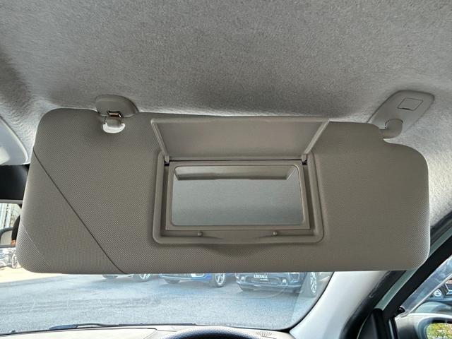 トゥインゴ ＥＤＣ　ＥＴＣ　ドライブレコーダー　バックカメラ　ＢＴオーディオ　スマートフォンミラーリング　クルーズコントロール　パーキングアシスト　レーンキープアシスト　フロアマット　純正ドアバイザー　純正アルミ（27枚目）