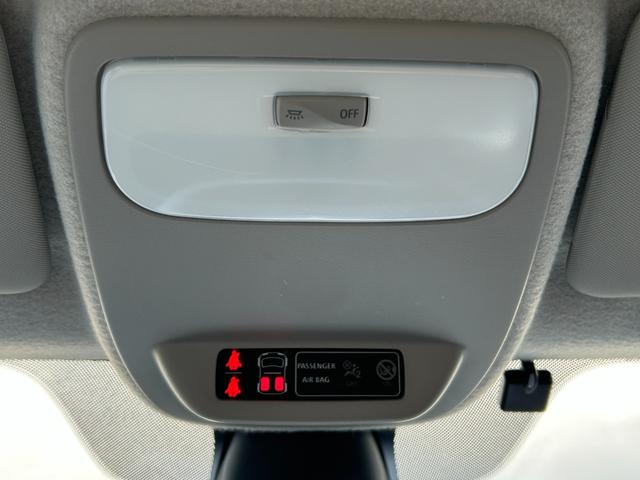 トゥインゴ ＥＤＣ　ＥＴＣ　ドライブレコーダー　バックカメラ　ＢＴオーディオ　スマートフォンミラーリング　クルーズコントロール　パーキングアシスト　レーンキープアシスト　フロアマット　純正ドアバイザー　純正アルミ（29枚目）