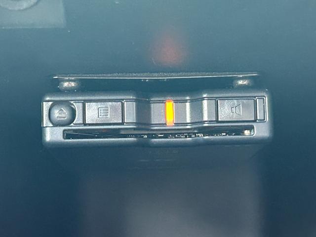 トゥインゴ ＥＤＣ　ＥＴＣ　ドライブレコーダー　バックカメラ　ＢＴオーディオ　スマートフォンミラーリング　クルーズコントロール　パーキングアシスト　レーンキープアシスト　フロアマット　純正ドアバイザー　純正アルミ（32枚目）