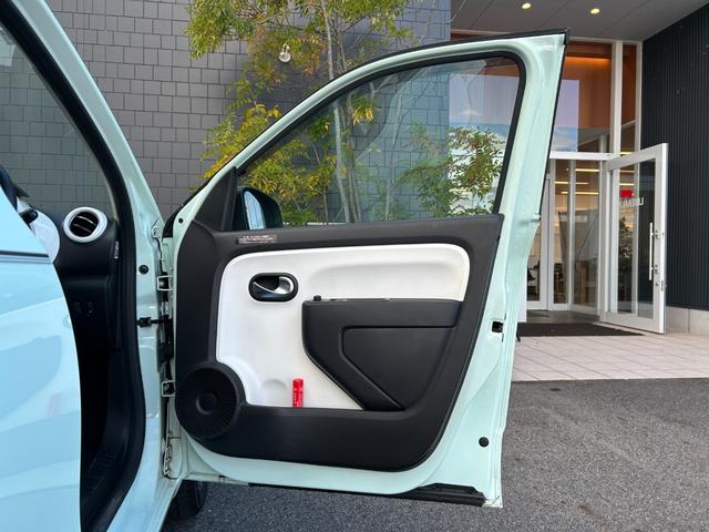 トゥインゴ ＥＤＣ　ＥＴＣ　ドライブレコーダー　バックカメラ　ＢＴオーディオ　スマートフォンミラーリング　クルーズコントロール　パーキングアシスト　レーンキープアシスト　フロアマット　純正ドアバイザー　純正アルミ（35枚目）