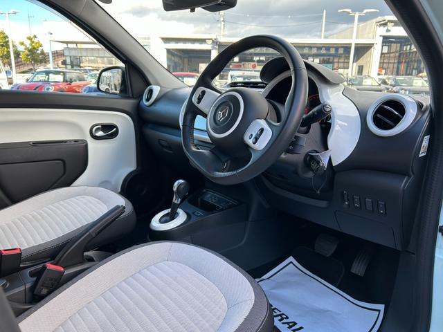 トゥインゴ ＥＤＣ　ＥＴＣ　ドライブレコーダー　バックカメラ　ＢＴオーディオ　スマートフォンミラーリング　クルーズコントロール　パーキングアシスト　レーンキープアシスト　フロアマット　純正ドアバイザー　純正アルミ（38枚目）