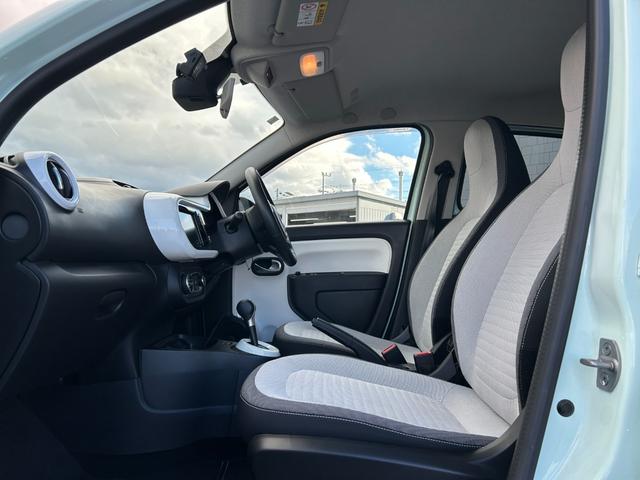 トゥインゴ ＥＤＣ　ＥＴＣ　ドライブレコーダー　バックカメラ　ＢＴオーディオ　スマートフォンミラーリング　クルーズコントロール　パーキングアシスト　レーンキープアシスト　フロアマット　純正ドアバイザー　純正アルミ（42枚目）